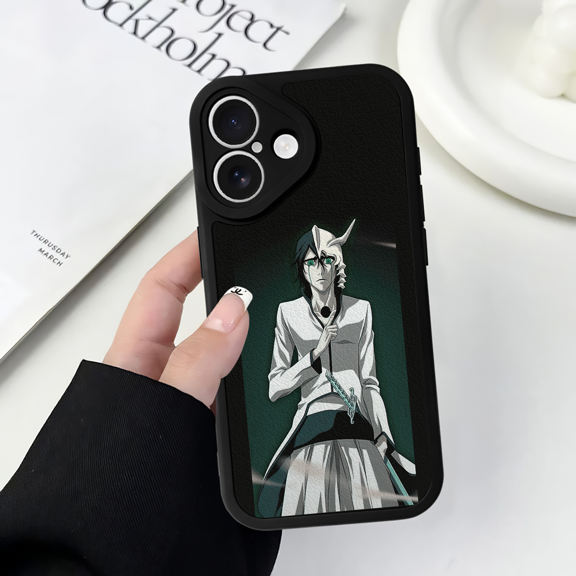 （画像用） ブリーチ ウルキオラ·シファー BLEACH Ulquiorra cifer 【iPhone 16シリーズ対応】シリコンスマホケース（レザー調） 材質：シリコン